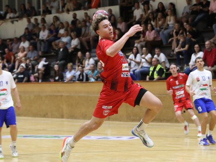 Gy�zelem Koml�n