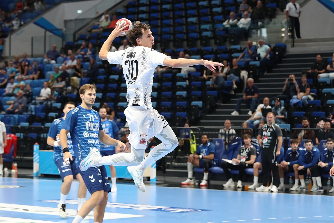 Elmaradt a brav�r