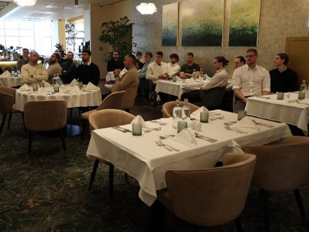 Kem�ny tavasz el�tt 