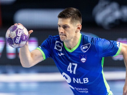 Szlov�n v�logatott �rkezik 