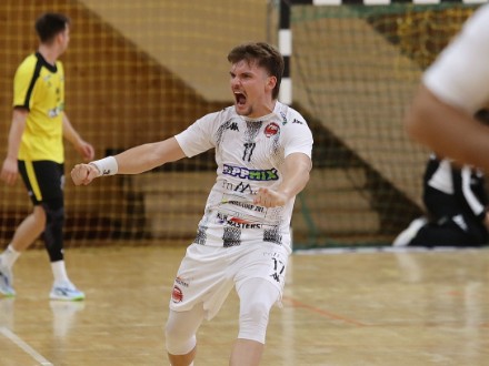Gy�zelem a nyit�nyon