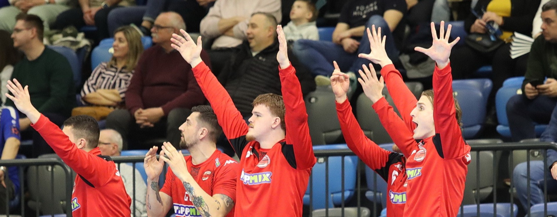 Az akad�mist�khoz utazunk